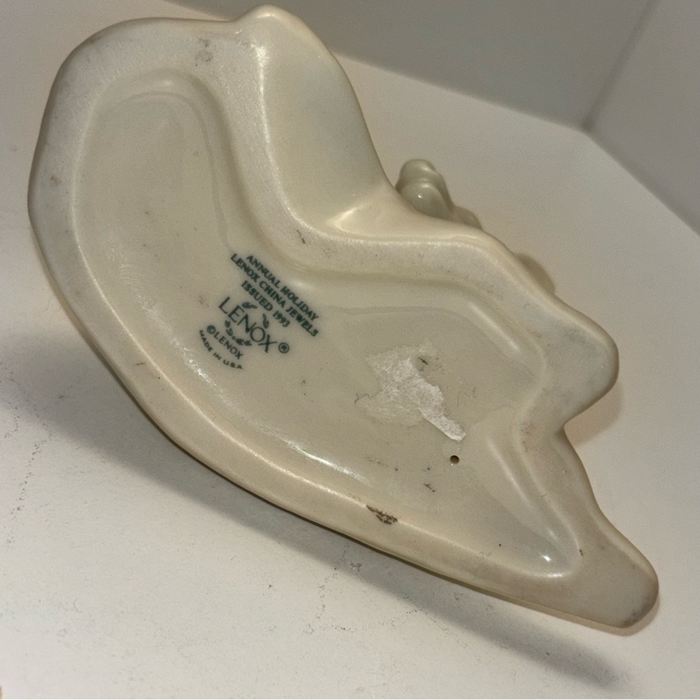Lenox Holiday Deer porcelain figurine with holly & berry design around neck - Picture 7 of 7